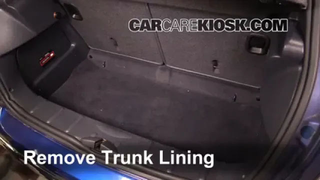 2005 Mini Cooper 1.6L 4 Cyl. Coupe Levantar auto Usar el gato para levantar el auto